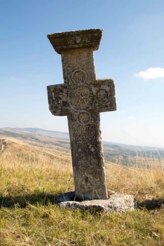 Cruce latină | Jugureni